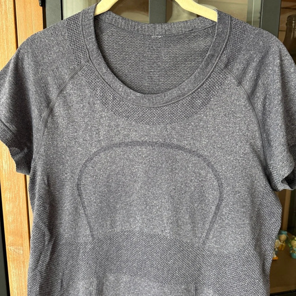 Lululemon Swiftly Tech Tee short sleeve running contrasting marled size 8 navy - Picture 3 of 7